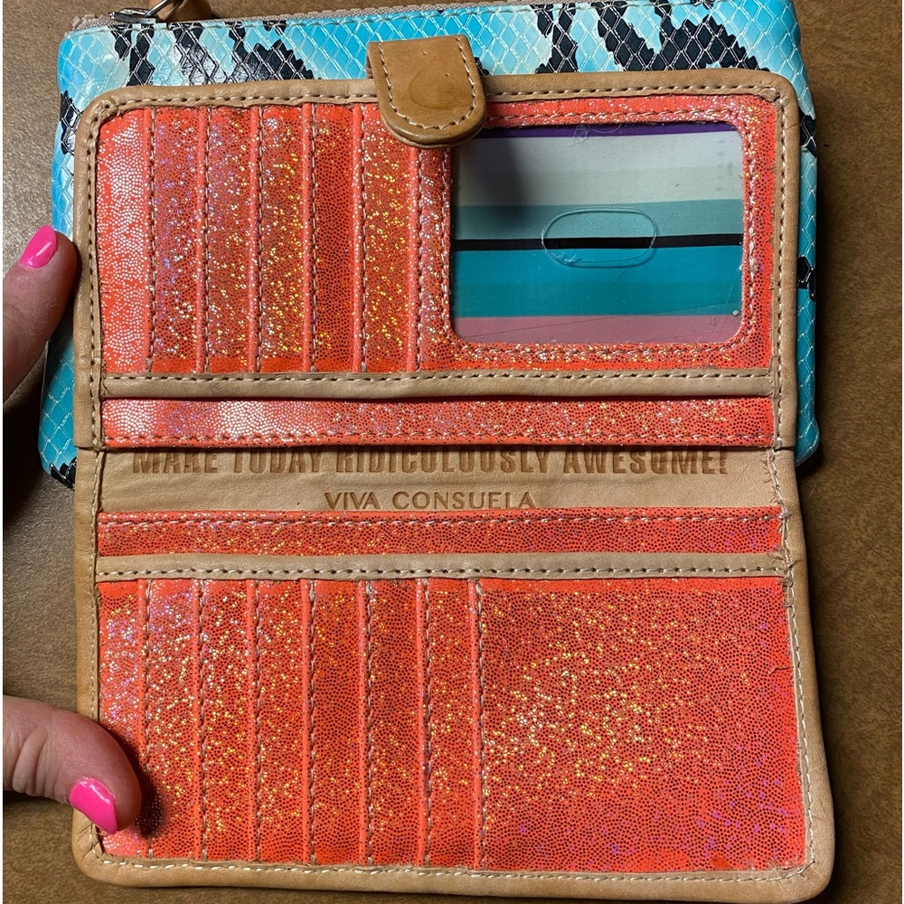 Wallet. Tore tag off and never used. Like new.
